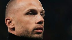 Ajax Pecat John Heitinga