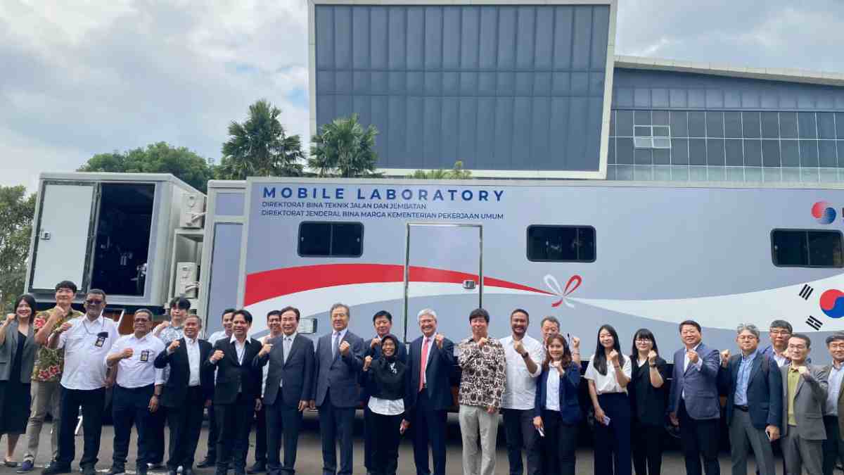 Bina Marga Terima Hibah Mobile Laboratory dari Kor