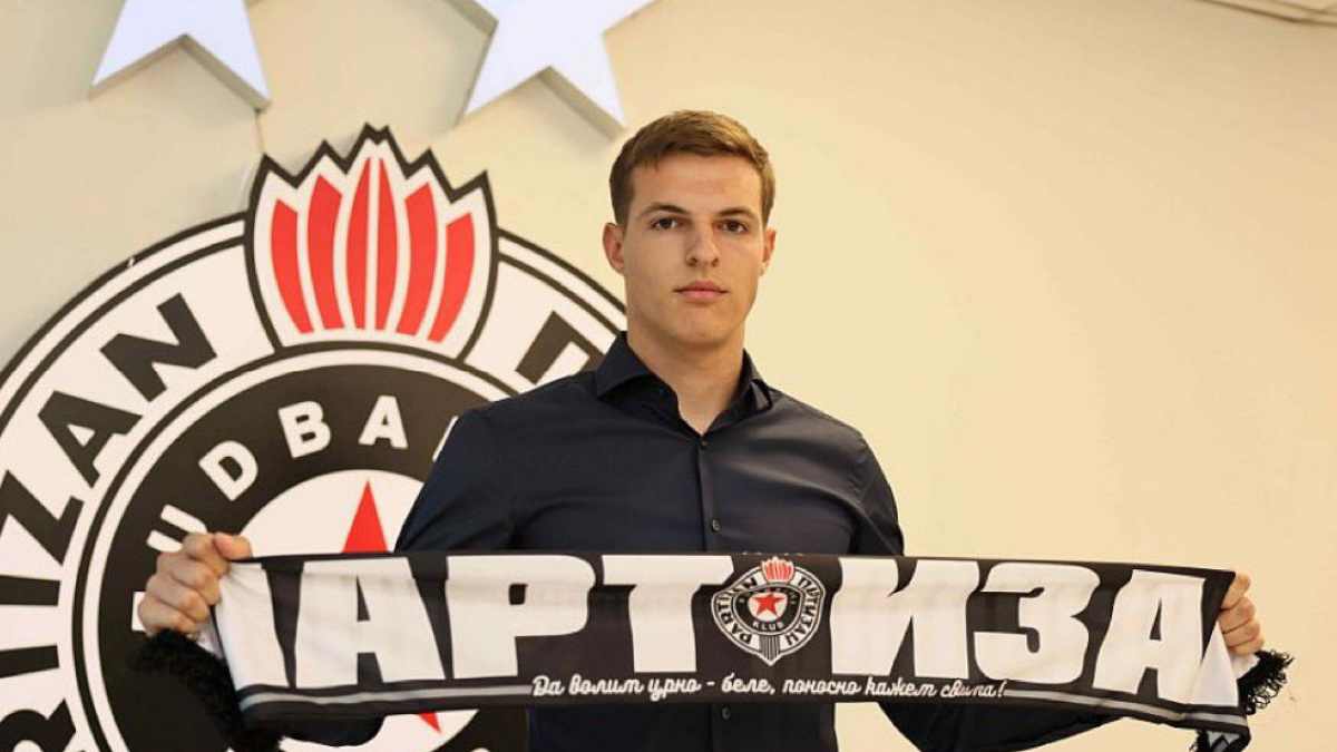 AC Milan Fokus Gaet Striker Montenegro