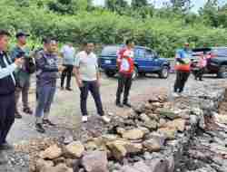 Sambil Menunggu Izin Turun, Jalan ke Surian di Haurpapak Diperbaiki