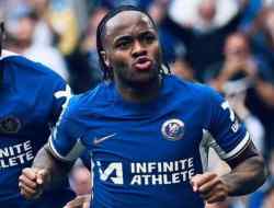 Keluar dari Rencana Chelsea, Sterling Ditawarkan ke Napoli