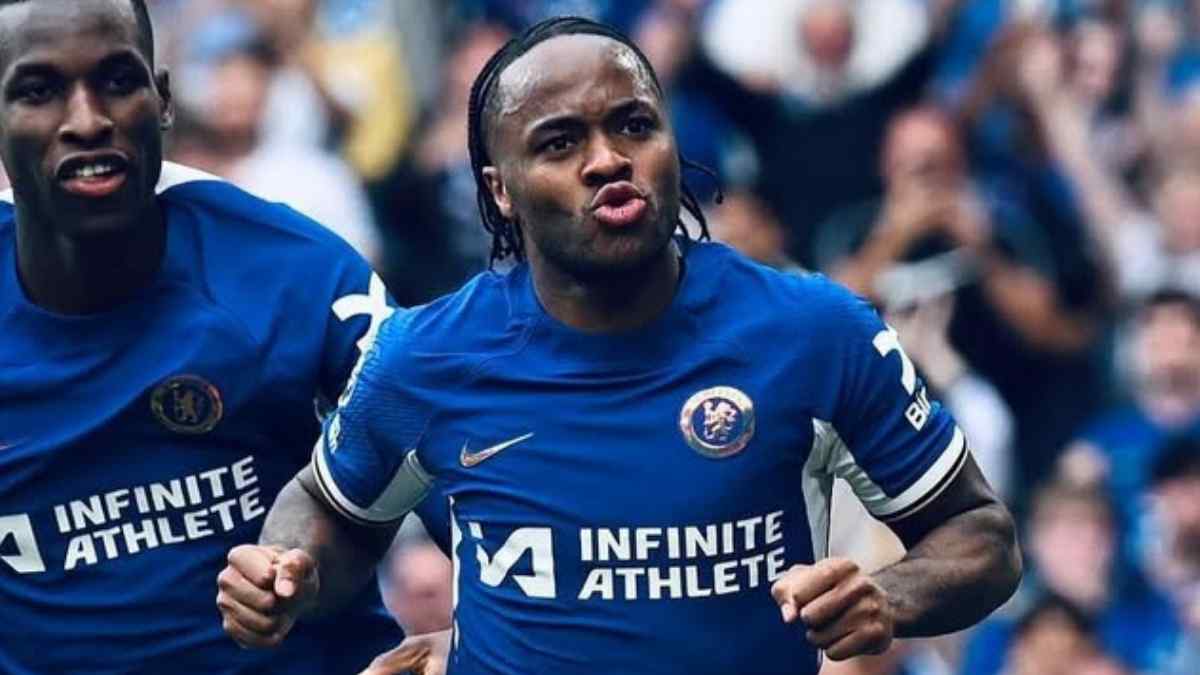Keluar dari Rencana Chelsea, Sterling Ditawarkan ke Napoli