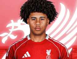 Liverpool Amankan Bek 17 Tahun asal Austria