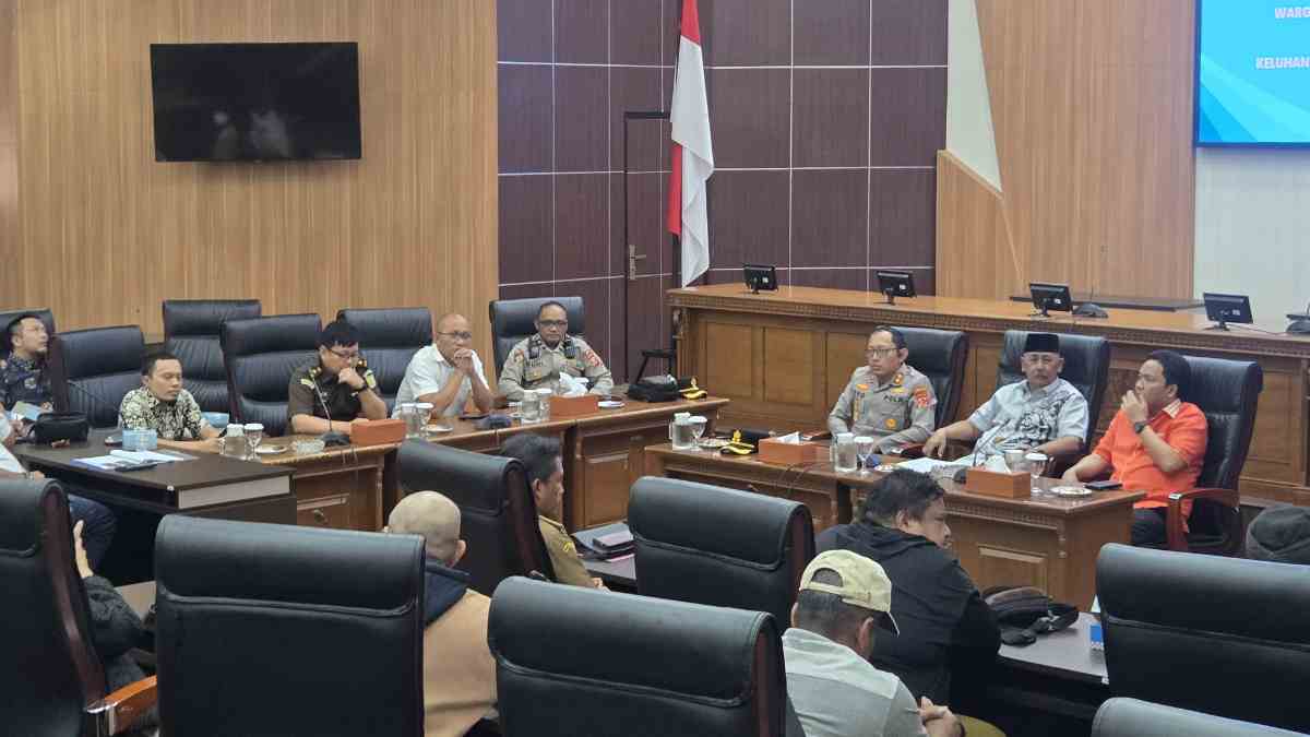 Warga Terdampak Bendungan Cipanas di DPRD Sumedang