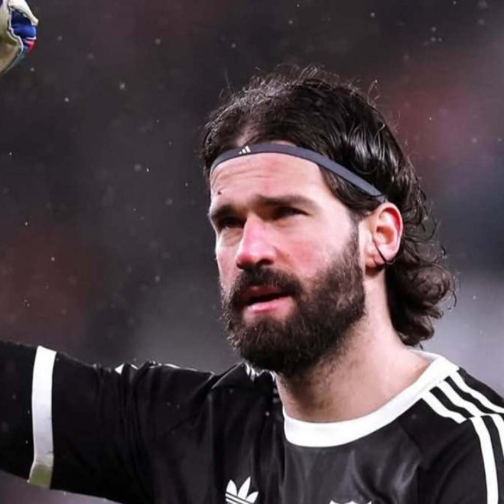 Berpeluang Pergi dari Liverpool, Inter Pantau Situasi Alisson Becker