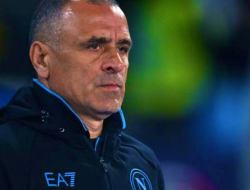 Kenang Masa Pahit di Napoli, Calzona: Terlalu Banyak Masalah di Internal Klub!