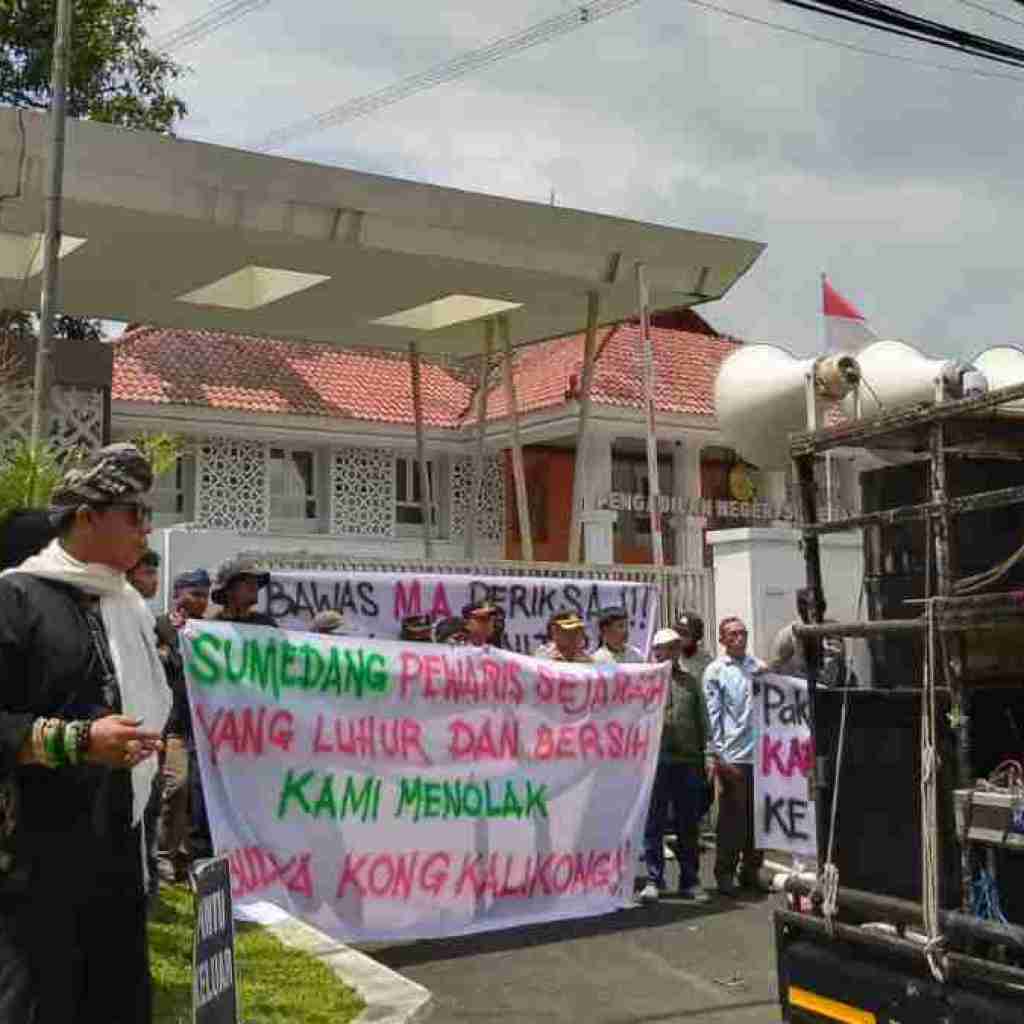 Ahli Waris Unjuk Rasa Gugat Transparansi, Sengketa Lahan Tol Cisumdawu Memanas di PN Sumedang
