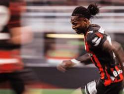 Siul Ejekan Menggema untuk Leao di San Siro, Eks Juve: Dia Seharusnya Sudah Pergi Bareng Theo!