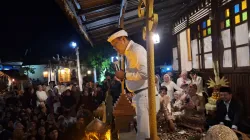 KDM Dorong Warga Cijeler Sumedang Lestarikan Rumah Bambu dan Kayu