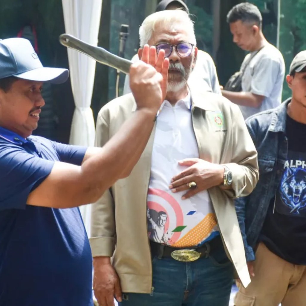 Sumedang Pelopori Kejuaraan Lempar Pisau dan Kampak