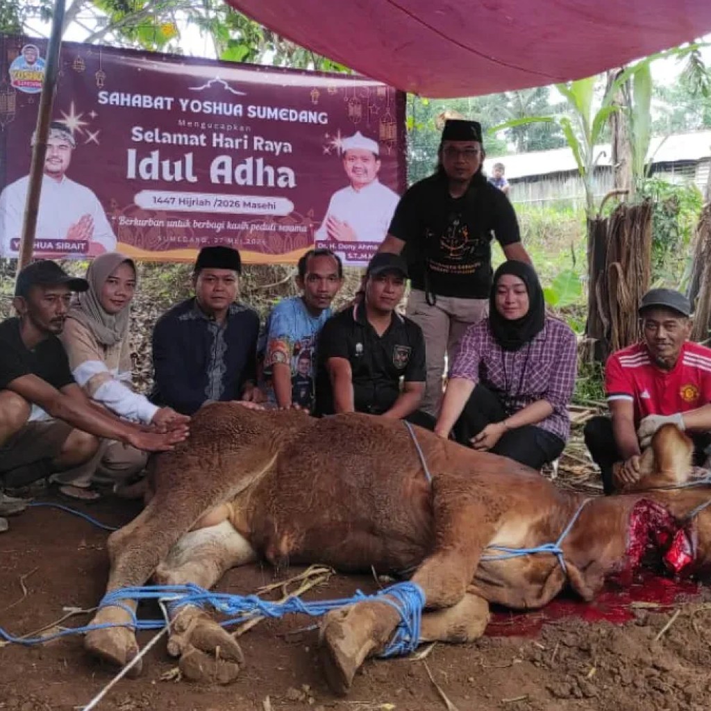 Yoshua Sirait Salurkan Hewan Kurban untuk Warga Sumedang