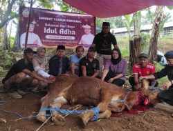 Yoshua Sirait Salurkan Hewan Kurban untuk Warga Sumedang