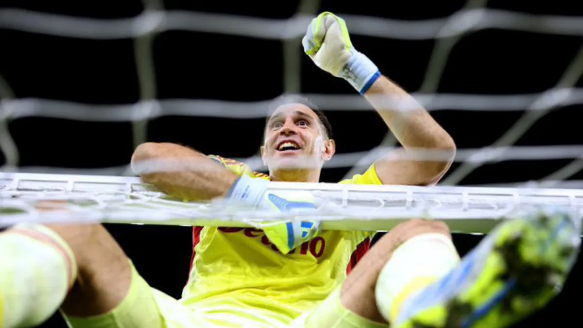 Dibu Martinez Aston Villa
