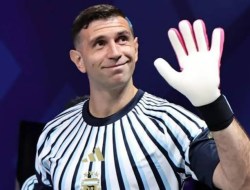 Juventus Serius Buru Kiper Timnas Argentina Emiliano Martinez