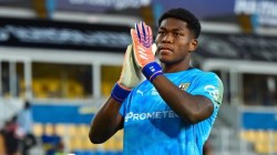 Juventus dan PSG Rebutan Kiper Parma Zion Suzuki