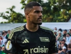 Lazio Dapat Bek Berkualitas Danilho Doekhi, Gratis!