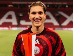 Ajax Setuju, Mika Godts Selangkah Lagi Gabung PSG