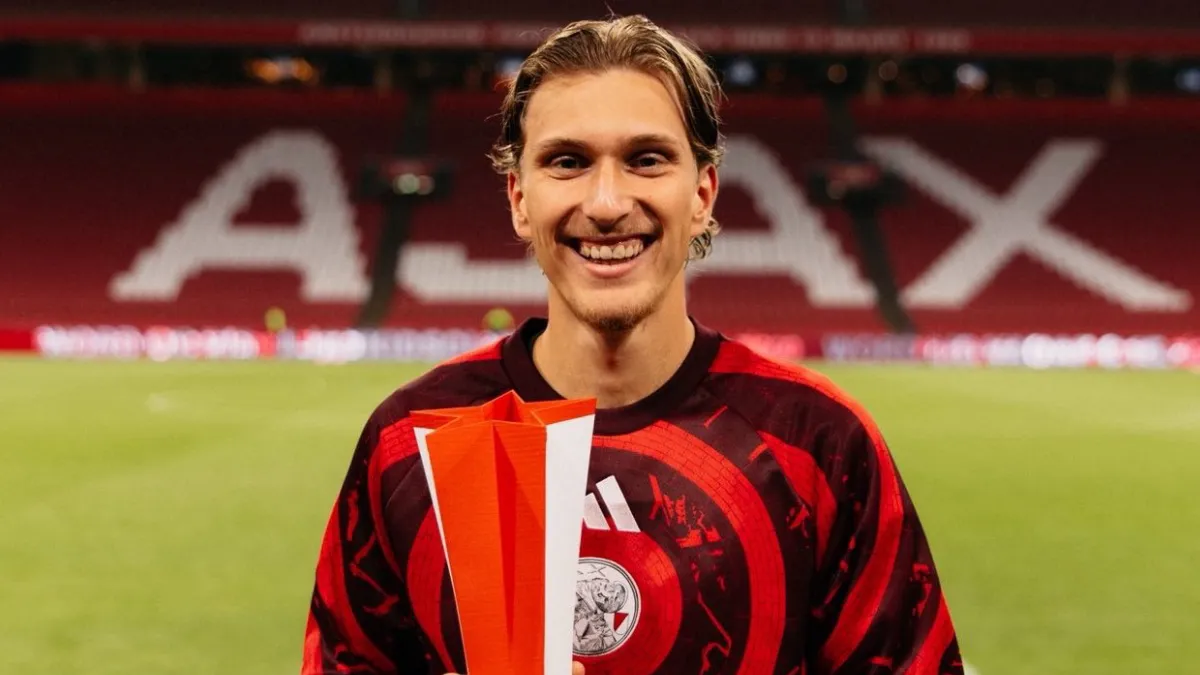 Ajax Setuju, Mika Godts Selangkah Lagi Gabung PSG