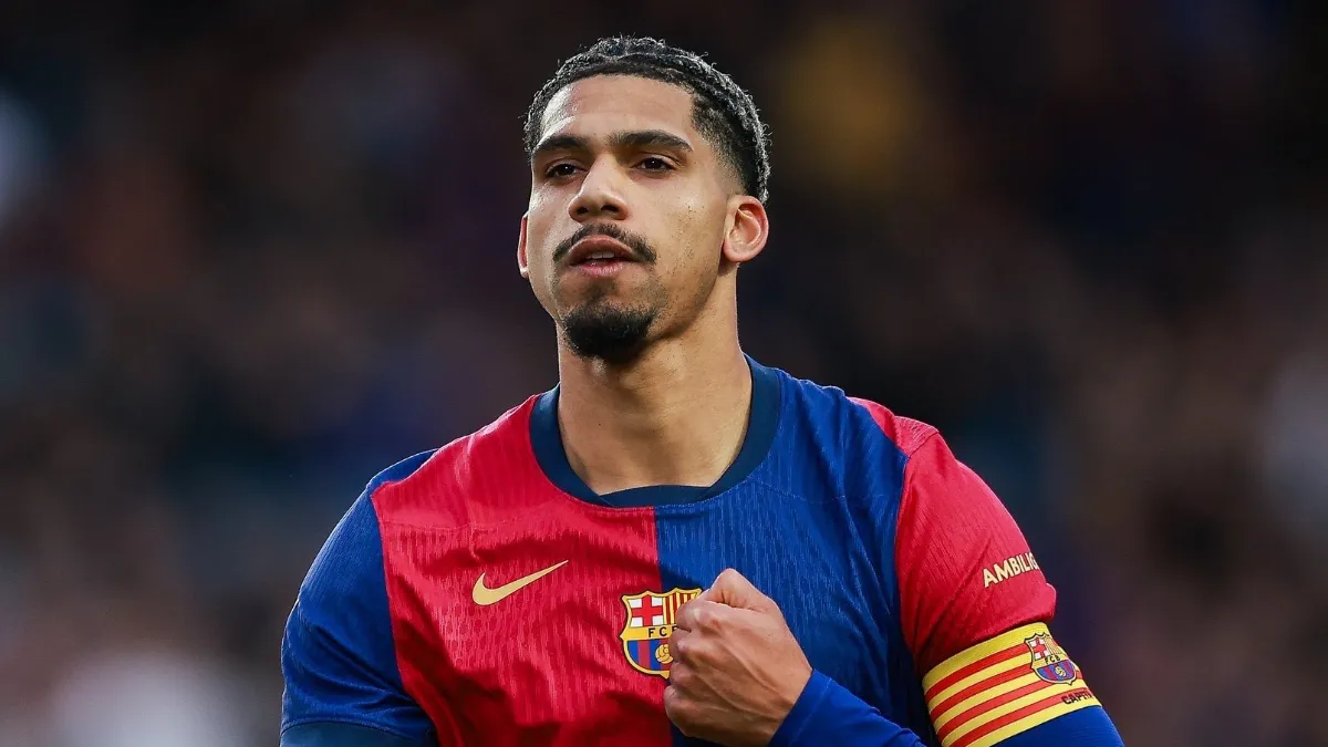 Liverpool Pinjam Ronald Araujo dari Barcelona