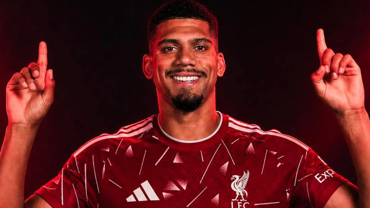 Liverpool Tanggung Gaji Ronald Araujo