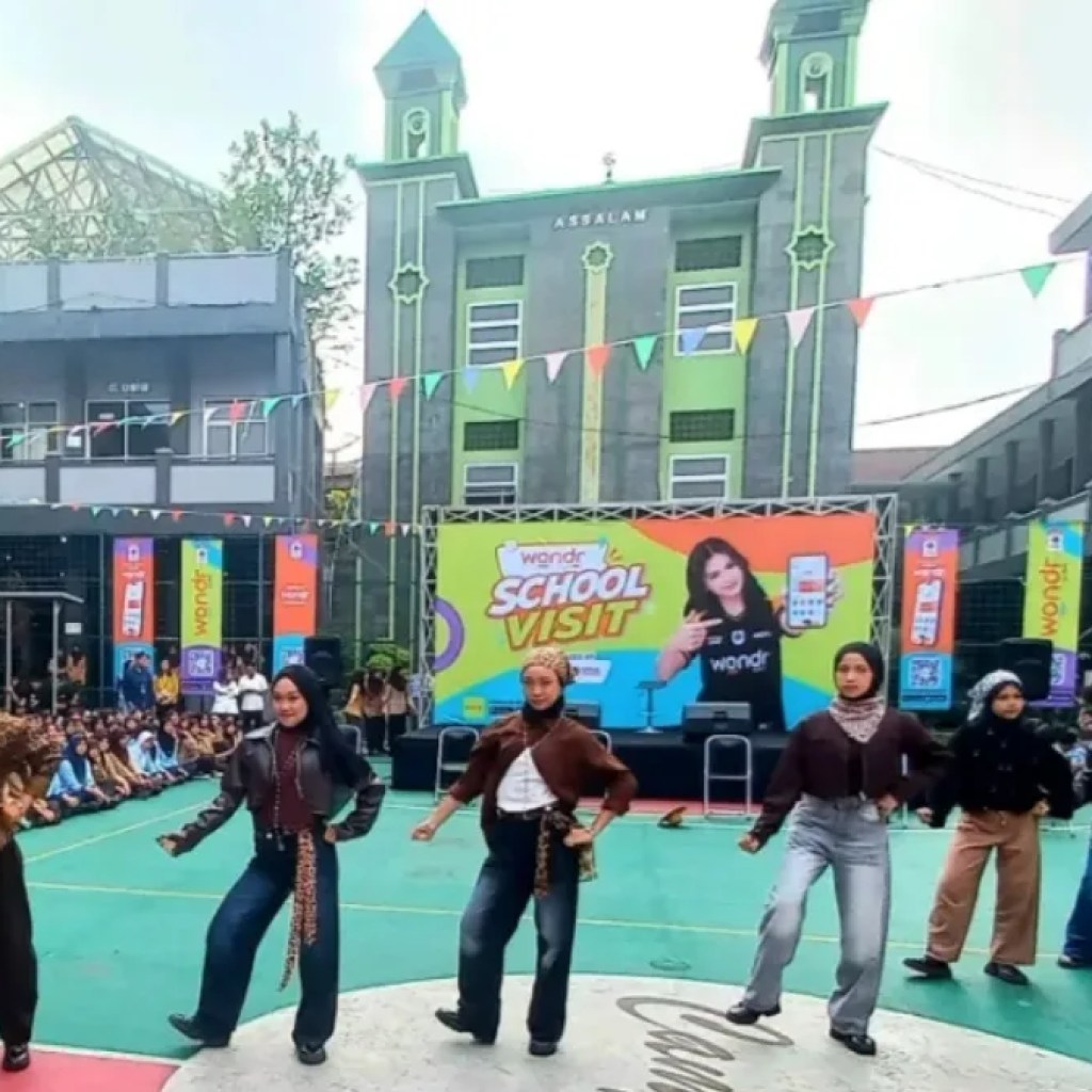 Senter SMAN 5 Tasikmalaya Buka Visit School by Wondr dengan Aksi Modern Dance Memukau
