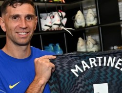 Setelah Sánchez Gabung Como, Dibu Martínez Pede Pakai Nomor 1 di Chelsea
